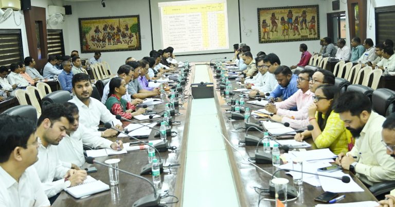पीडीएस का चावल खरीदने वाले दुकानदारों पर होगी सख्त कार्रवाई: कलेक्टर पीडीएस का चावल खरीदने वाले दुकानदारों पर होगी सख्त कार्रवाई: कलेक्टर