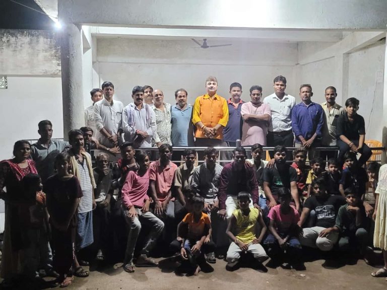 भगवान कृष्ण ने दिया है एकता और समानता का संदेश- त्रिलोक चंद्र श्रीवास… भगवान कृष्ण ने दिया है एकता और समानता का संदेश- त्रिलोक चंद्र श्रीवास…