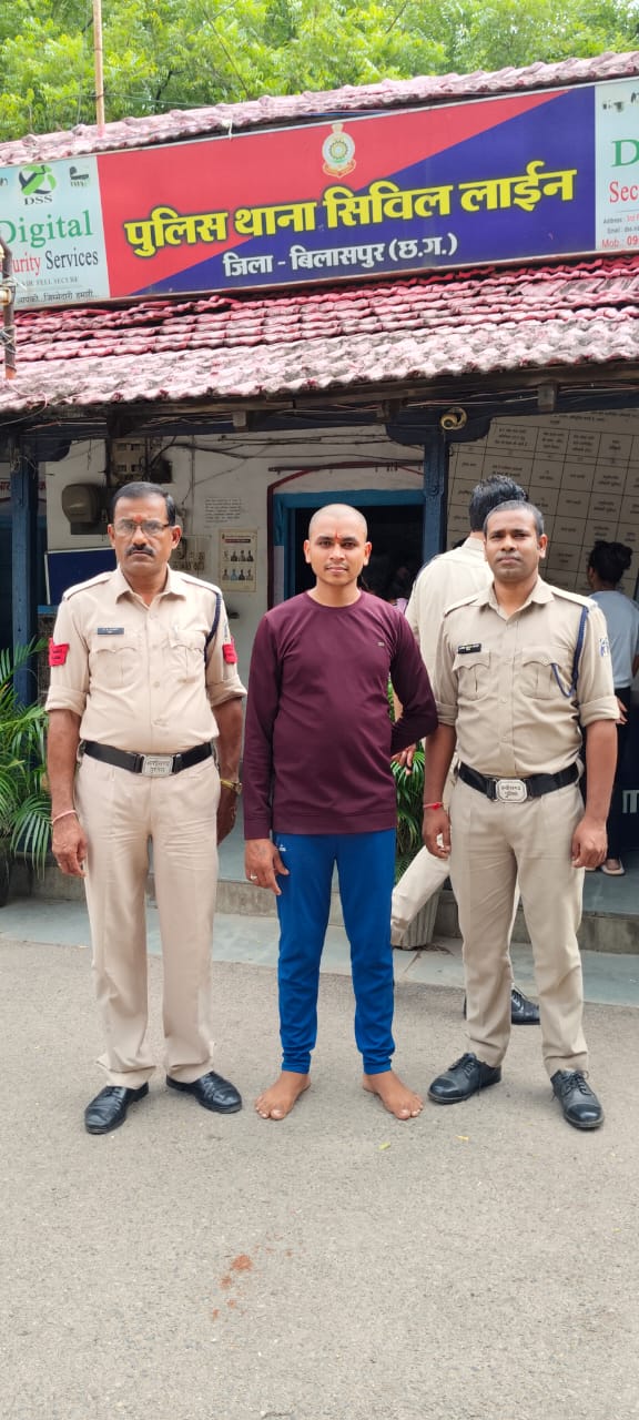 बलात्कार के आरोपी द्वारा जमानत मिलने के बाद पीड़िता के घर में घुसकर केस वापस लेने की धमकी देकर , मारपीट करने वाले आरोपी को प्रार्थिया के रिपोर्ट बाद तत्काल सिविलाइन पुलिस ने किया गिरफ्तार…. 