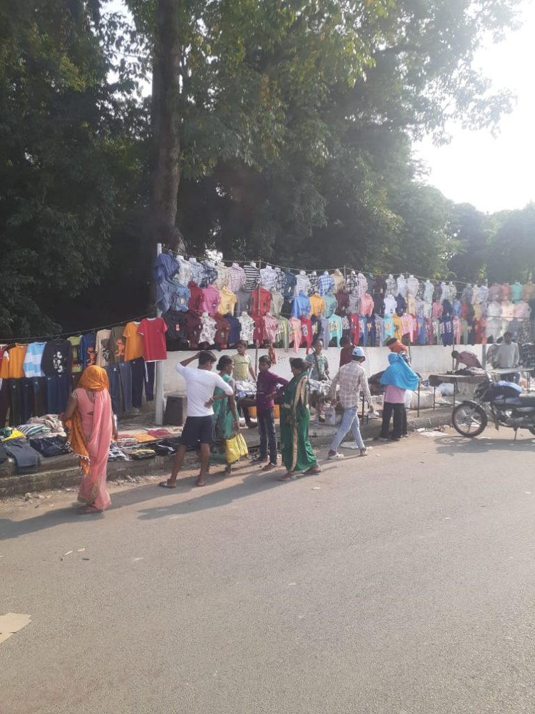 संडे बाजार के ट्रैफिकजाम से मिली स्थाई निजात, अब नहीं लगेगी सदर बाजार की फुटपाथों में दुकाने… संडे बाजार के ट्रैफिकजाम से मिली स्थाई निजात, अब नहीं लगेगी सदर बाजार की फुटपाथों में दुकाने…
