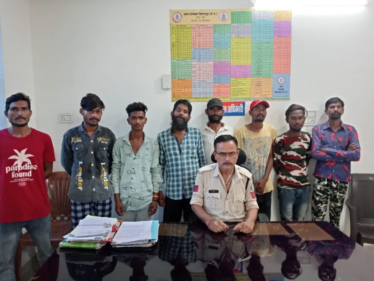 स्ट्रीट पेट्रोलिग के दौरान अलग-अलग स्थान से 8 अशांति फैलाने वाले गुंडा बदमाश उपद्रवियों पर तारबाहर पुलिस की कार्यवाही…