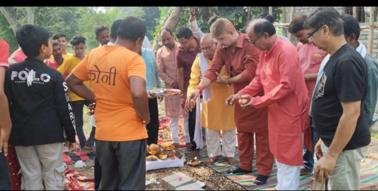 मंदिर निर्माण आस्था और श्रद्धा के साथ-साथ सभ्यता संस्कृति का करता है संवर्धन- त्रिलोक चंद्र श्रीवास… मंदिर निर्माण आस्था और श्रद्धा के साथ-साथ सभ्यता संस्कृति का करता है संवर्धन- त्रिलोक चंद्र श्रीवास…