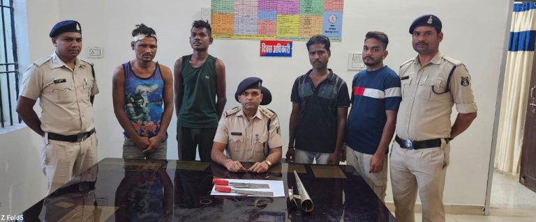 पुराना बस स्टैंड में गुंडागर्दी करते हुए वायरल वीडियो वालों पर तारबाहर पुलिस का प्रहार…