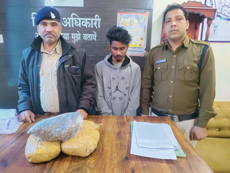 अवैध मादक पदार्थ गांजा के विरूद्ध बिलासपुर पुलिस का प्रहार…बिक्री के लिए स्कूटी के डिक्की में रखे मादक पदार्थ गांजा किया गया जप्त…