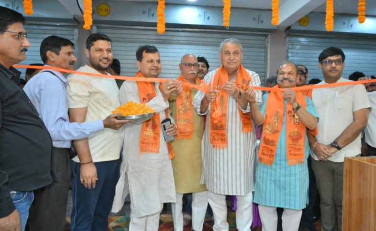 अयोध्या जाने सबसे पहले हनुमान जी की सीट बुक,एसी बस रामदूत में विराजेंगे हनुमान जी… 00 पंजीयन कराने श्रद्धालुओं की भीड़,कुछ ही घंटो में सभी सीटें फुल…