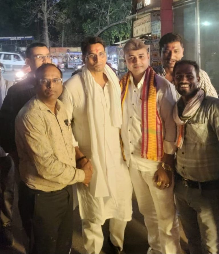 राष्ट्रीय सचिव देवेंद्र यादव से कांग्रेस नेता त्रिलोक श्रीवास् ने समर्थकों सहित किया मुलाकात…