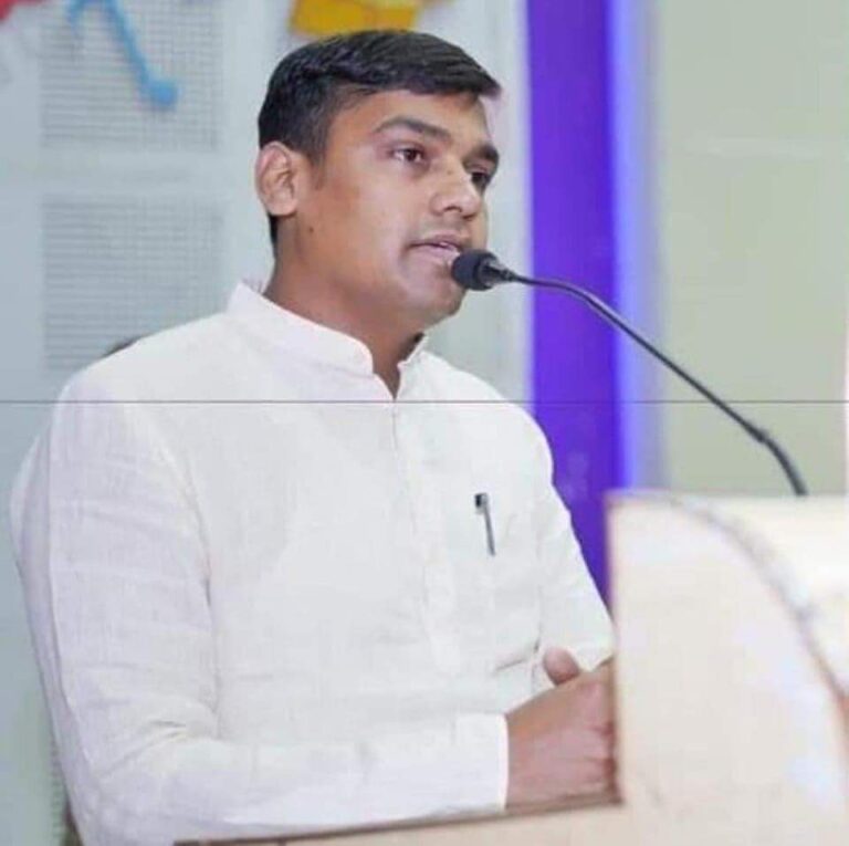 सचिव हड़ताल पर..गांव में पानी के लिए त्राहि त्राहि…कांग्रेस नेता ने कहा…बेखबर प्रशासन तिहार में मस्त…