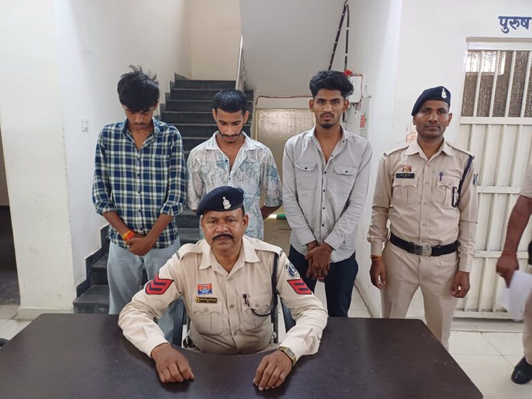 अग्रसेन चौक में चलती कार के छत में स्टंट कर सिगरेट का छल्ला बनने वाले युवकों पर की गई प्रतिबंधात्मक कार्यवाही…