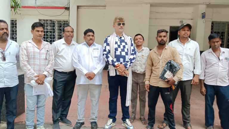 कांग्रेस नेता त्रिलोक श्रीवास जिलाधीश से किया भेंट ,बेलतरा क्षेत्र में बेजा कब्जा अभियान पर रोक, अवैध उत्खनन रोकने और शराब बंदी करने की मांग…
