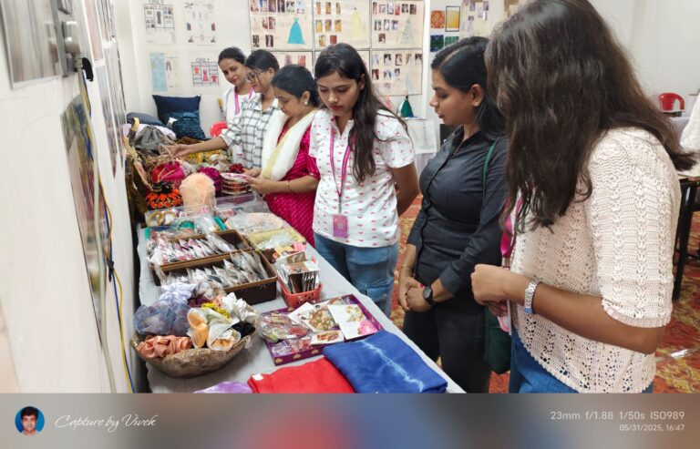 बिलासपुर में ‘कलाकृति प्रदर्शनी’ का भव्य आगाज़, इंटीरियर डे पर छात्रों की रचनाओं की चमक